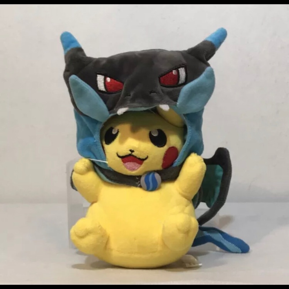 Pokemon Pikachu with Charizard Cape 2014 Pokemon Center Plush Stuffed 8" Tall